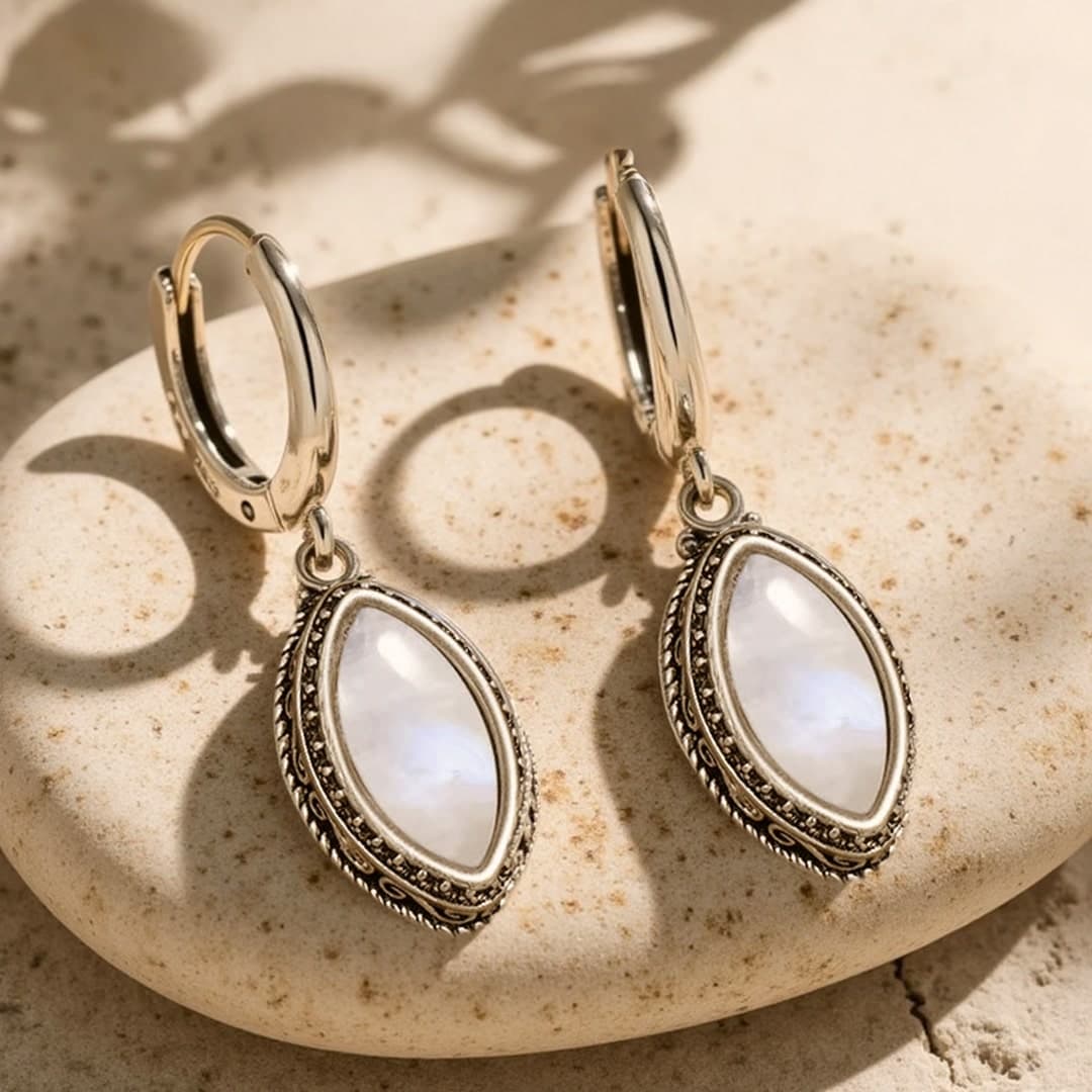 Kolczyki z kamieniem księżycowym: Spokój i Światło