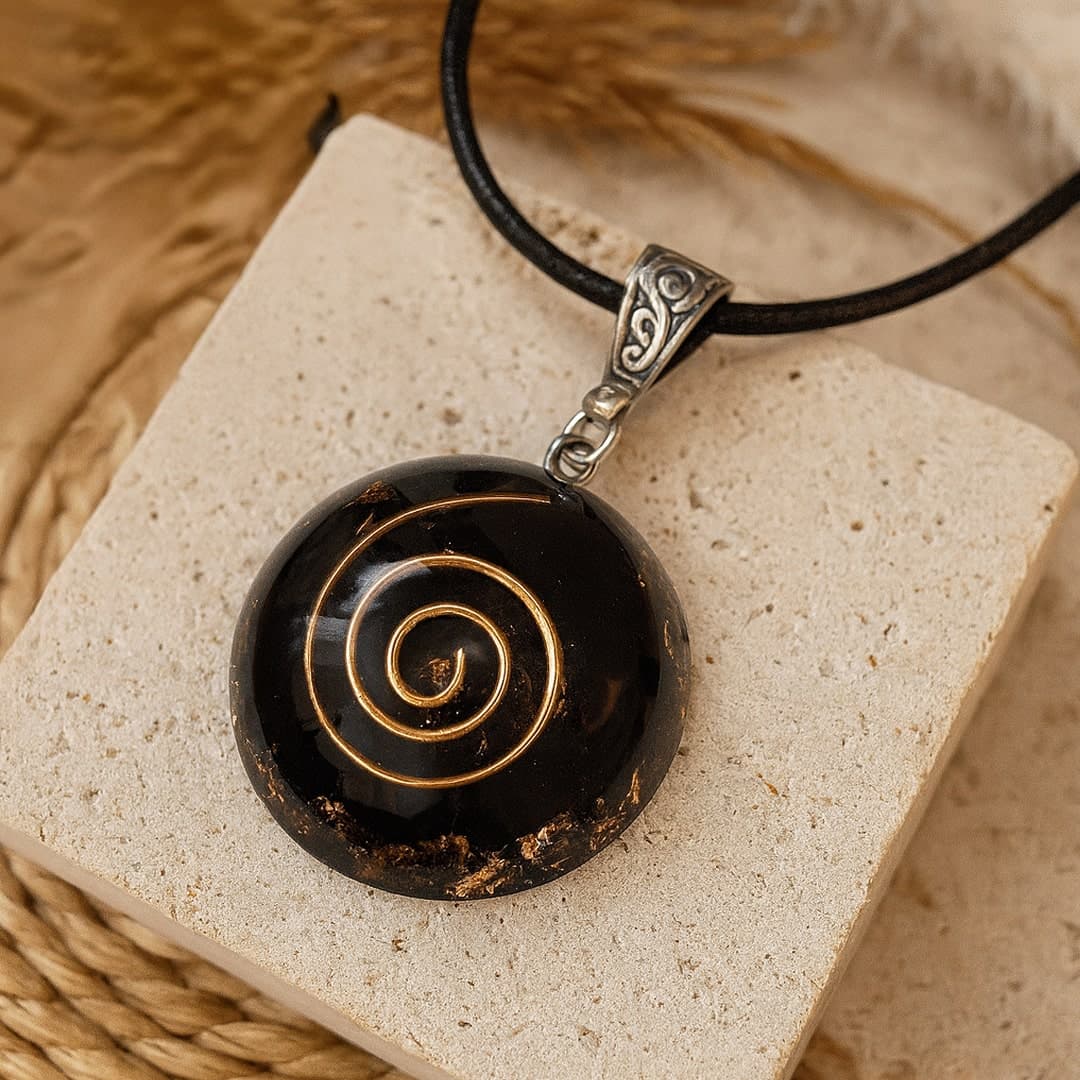 Wisiorek z orgonitem w czarnym obsydianie z ochronnymi energiami